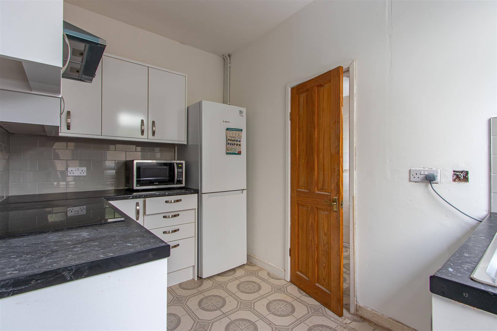 Mackintosh Place, Roath — photograph 4